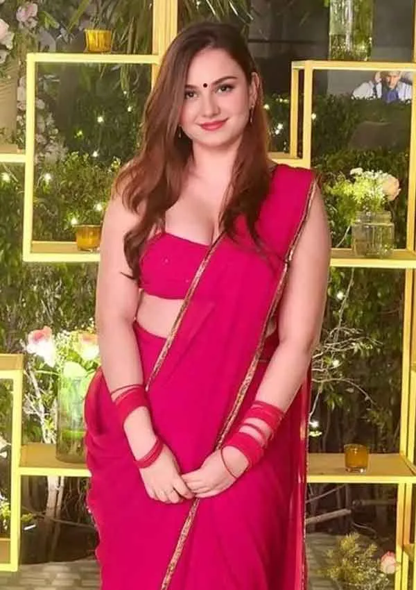 Tanisha Sharma Call Girl Connaught Place